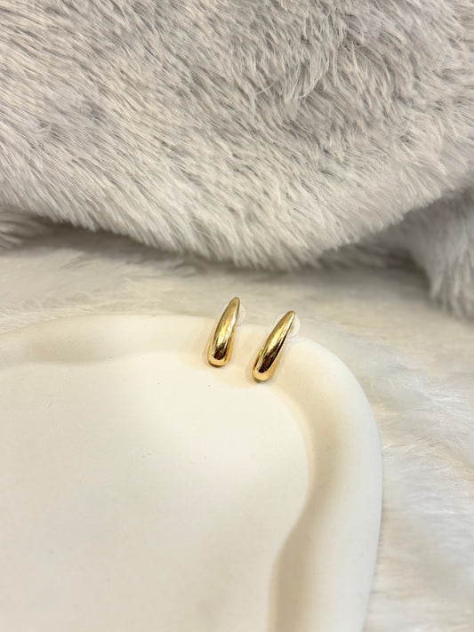 SLEEK ALMOND EARRINGS