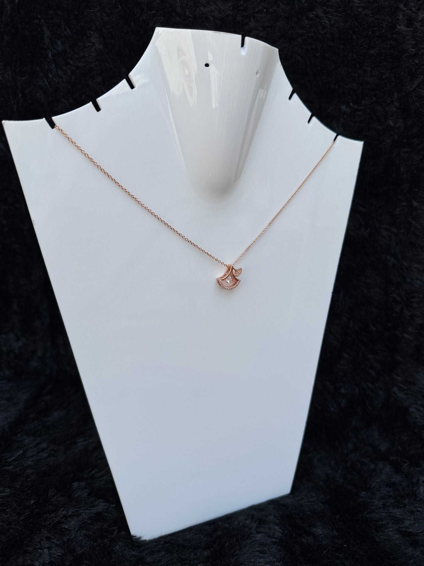 FLEUR PENDANT
