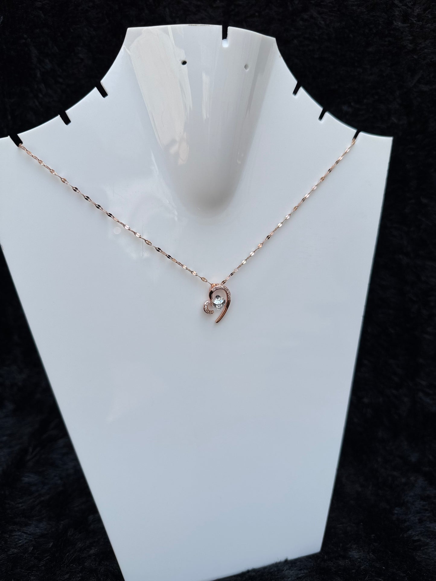 DIAMOND EMBRACED PENDANT