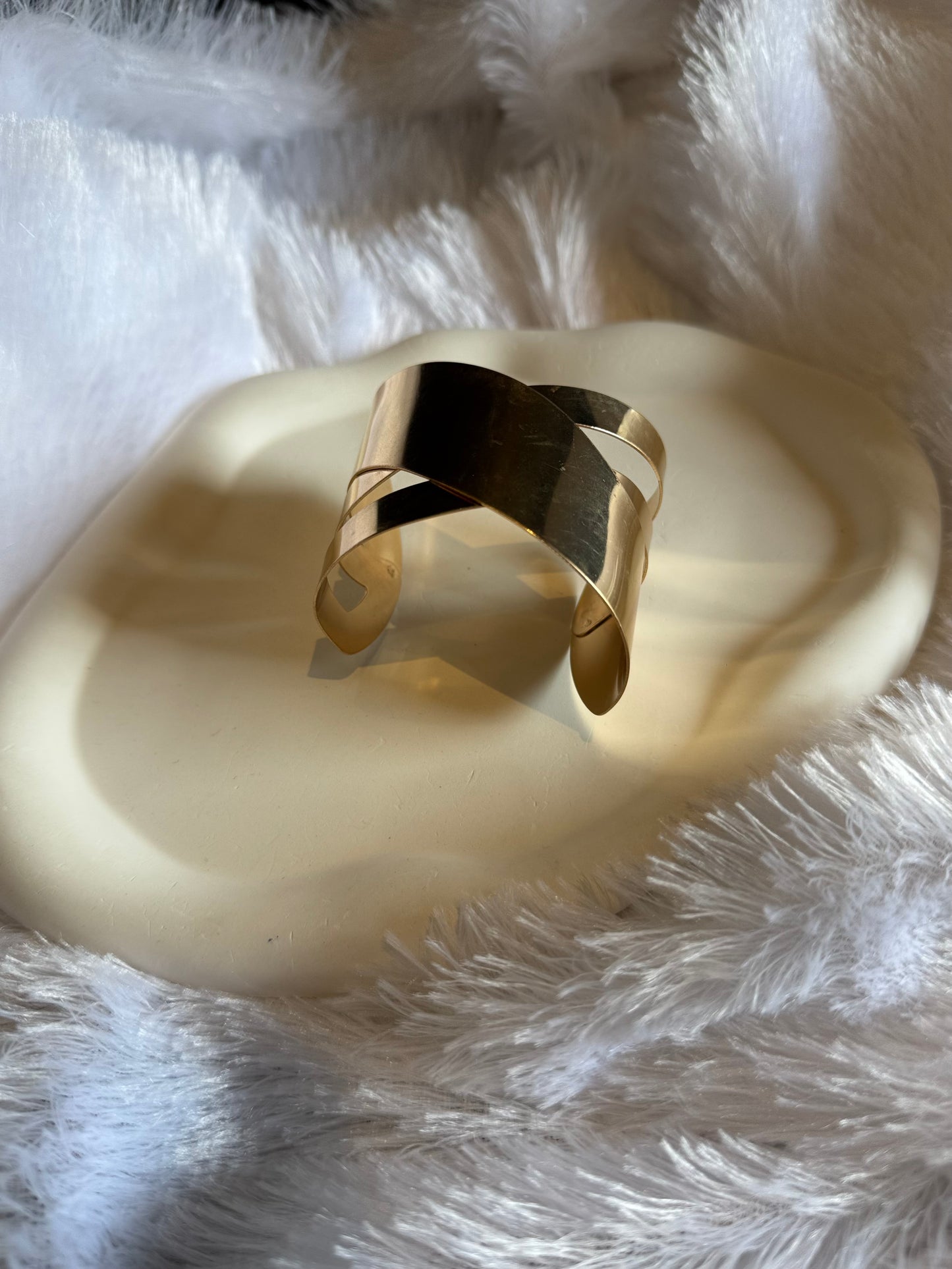 LUXE TWIST CUFF BRACELET