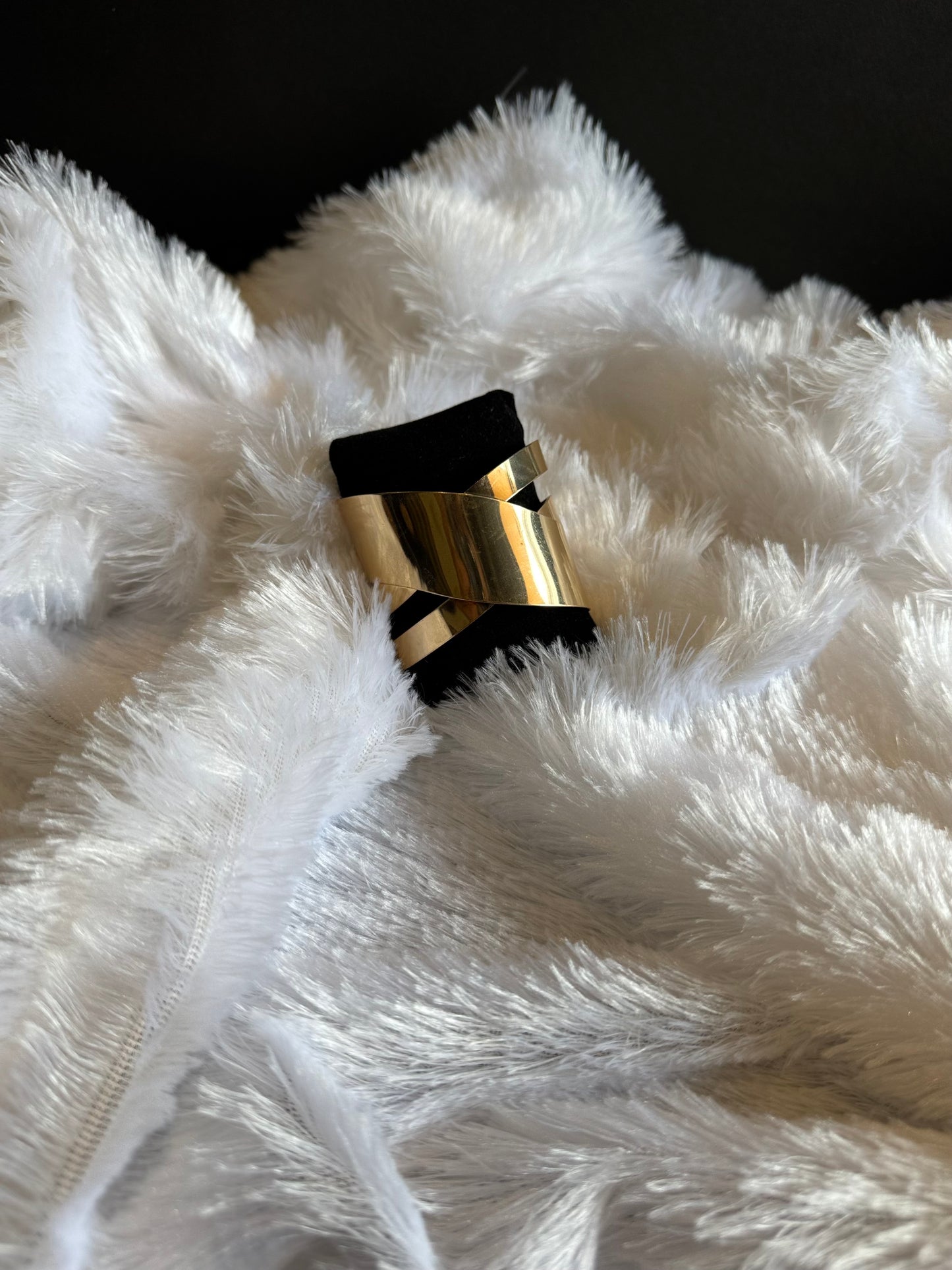 LUXE TWIST CUFF BRACELET