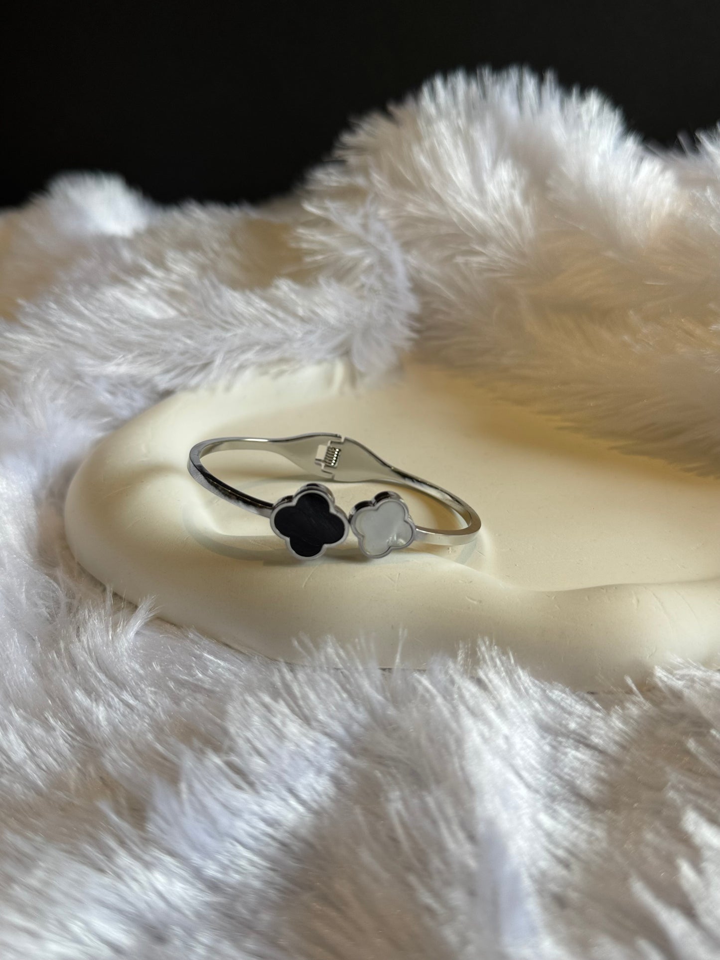 DUO CLOVER BANGLE BRACELET