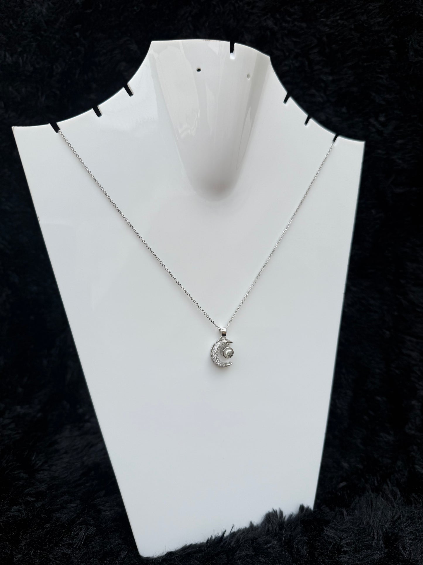 CRESCENT PEARL PENDANT