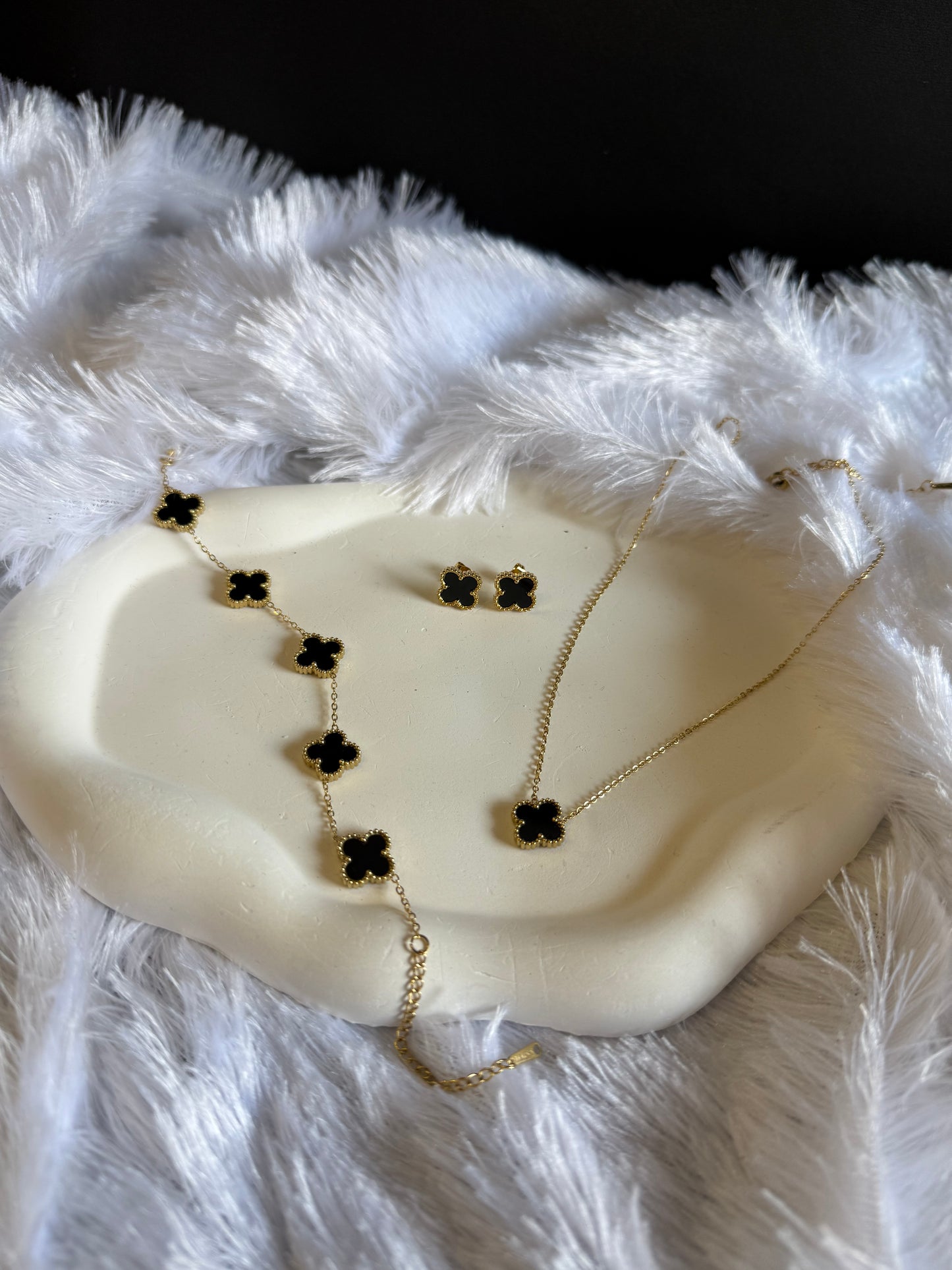 BLACK CLOVER JEWELLERY SET
